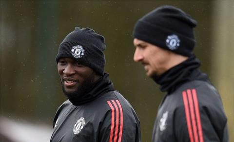 Ibrahimovic dè bỉu khả năng đỡ bước một của Lukaku