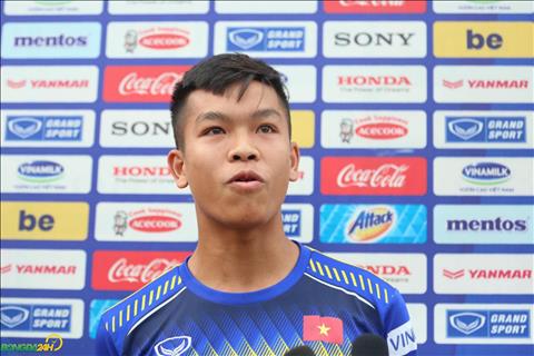 Hữu Thắng thừa nhận khó lòng cạnh tranh với đàn anh ở U22 Việt Nam