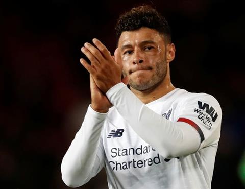 Chamberlain khiến CĐV MU tức phát điên với màn ăn mừng trêu ngươi