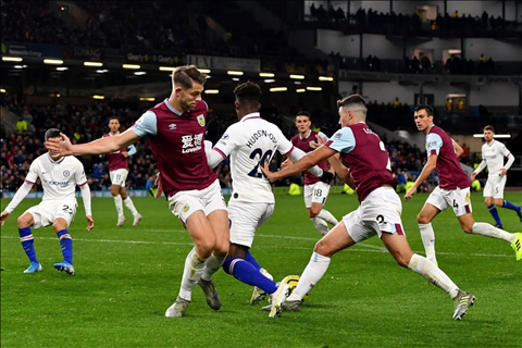 Cả gan lừa dối trọng tài, sao trẻ Chelsea bị VAR lật mặt