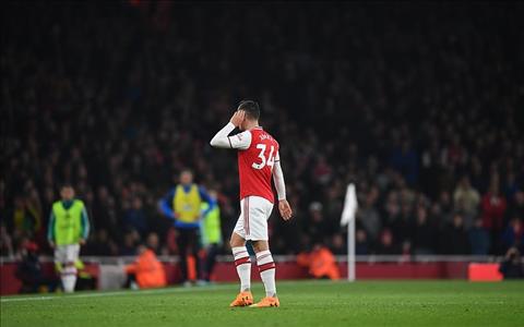 Liverpool vs Arsenal HLV Emery yêu cầu Xhaka xin lỗi công khai hình ảnh