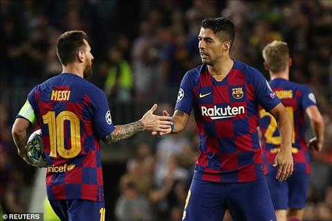 Voi su tro giup cua Messi, Luis Suarez da toa sang lap cu dup giup Barca thang nguoc