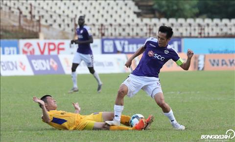 Đạp chân Đình Đồng, Văn Quyết bị cấm hai trận ở V-League 2019 hình ảnh