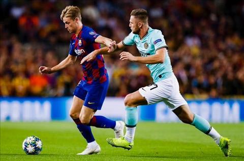 “Bom tấn” De Jong công kích Real Madrid trước thềm Siêu kinh điển
