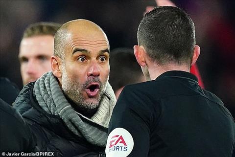 Bị từ chối 2 quả phạt đền, Pep nổi điên với trọng tài