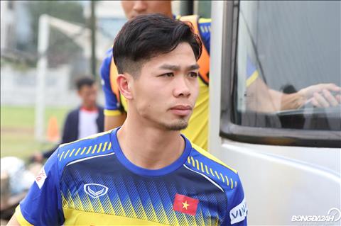 ẢNH: Công Phượng bắt cặp với Quang Hải trong buổi tập đầu cùng ĐT Việt Nam