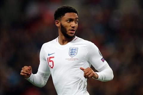 Joe Gomez vẫn khoẻ mạnh sau khi bị Sterling cho ăn đấm
