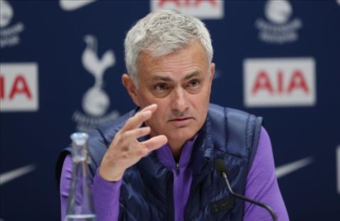 Chuyên gia bóng đá tố Mourinho giả vờ yêu cùng Tottenham