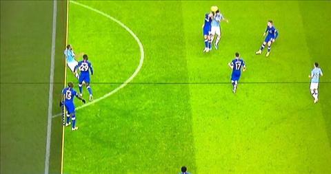 Sterling nổi điên sau khi lần thứ 4 bị VAR lấy đi bàn thắng