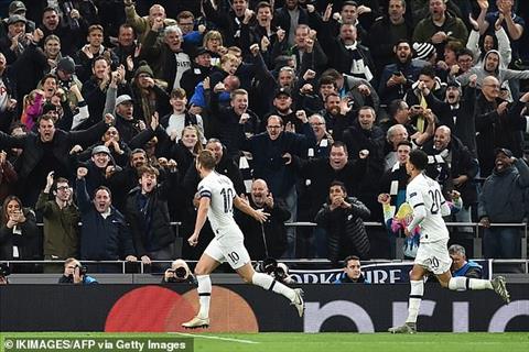 Kane giup Tottenham vuot len dan truoc 4-2