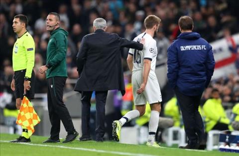 HLV Jose Mourinho xin lỗi Eric Dier sau trận thắng Olympiacos hình ảnh