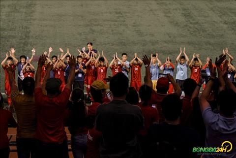 VIDEO: CĐV Việt Nam ăn mừng bàn thắng của Trọng Hoàng