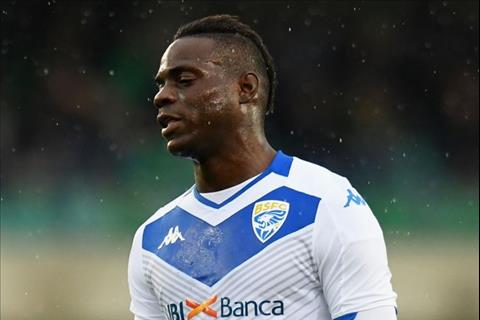 Được Chủ tịch LĐBĐ Italia chống lưng, Balotelli vẫn bị Mancini ngoảnh mặt trên tuyển