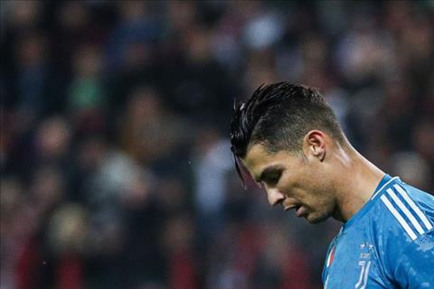 Bị thay ra, Ronaldo tức giận với HLV Sarri hình ảnh