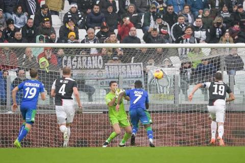 Juventus 2-2 Sassuolo Ronaldo sửa chữa sai lầm của đồng đội phía dưới hình ảnh 2