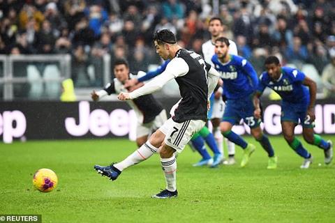 Juventus 2-2 Sassuolo: Ronaldo sửa chữa sai lầm của đồng đội phía dưới