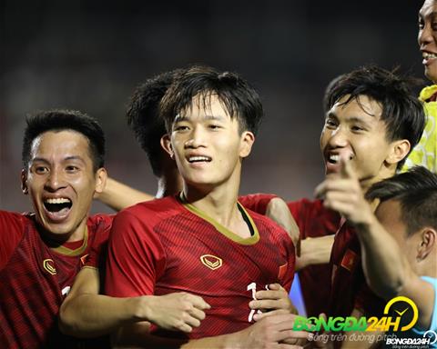Thắng ngược U22 Indonesia, U22 Việt Nam nhận "mưa lời khen"