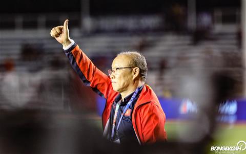 HLV Calisto chúc mừng U22 Việt Nam đoạt HCV SEA Games 30