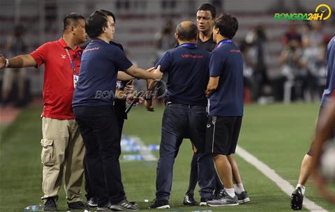 Liệu HLV Park Hang Seo có bị cấm chỉ đạo sau thẻ đỏ ở chung kết SEA Games 30?