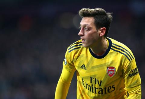 Ljungberg buông lời phũ phàng với Ozil trong trận cuối với Arsenal