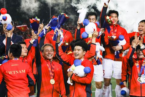 ẢNH: Thầy trò HLV Park Hang Seo ăn mừng tấm HCV SEA Games lịch sử