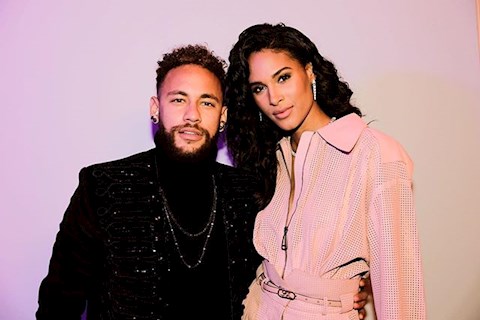 Neymar chính thức thoát Ế trong Giáng sinh này?