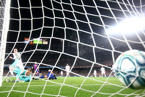 VAR giúp Barca thoát thua trước Real