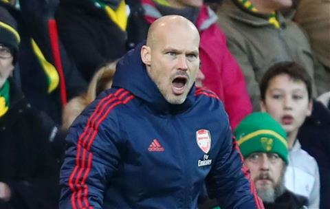 HLV Ljungberg cua Arsenal