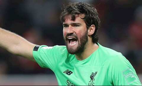 Tiền bối tại Liverpool tin Alisson không có điểm yếu