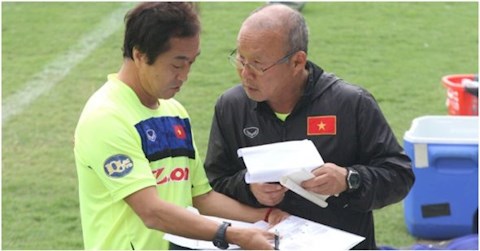 Trợ lý Lee Young Jin Người hùng thầm lặng của bóng đá Việt Nam hình ảnh 3