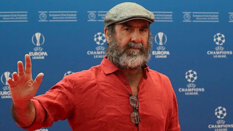 Huyền thoại Cantona MU đá bóng như ông già bất lực trên giường hình ảnh