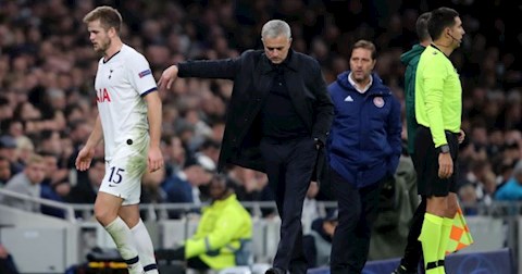 Không một ai có thể lấy điểm từ Jose Mourinho trong ngày Boxing Day