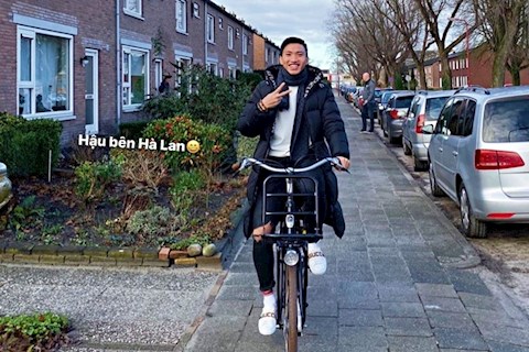 Ngạn không thể ở bên Hà Lan, nhưng Đoàn Văn Hậu thì có