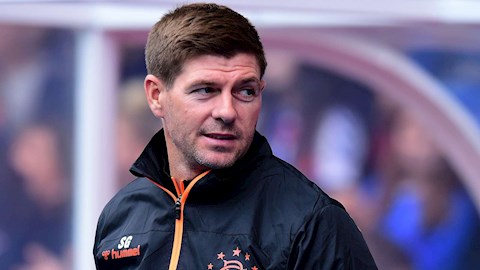 Carragher khuyên Steven Gerrard trước khi mơ về Liverpool hình ảnh