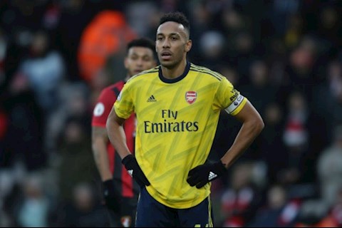 Carragher khuyên Arsenal bán tiền đạo Aubameyang vào tháng 1 hình ảnh