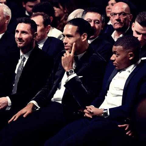 Van Dijk viết tâm thư cảm động sau khi mất Quả Bóng Vàng