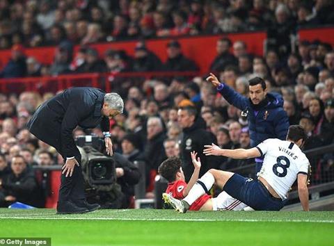 Mourinho được sao MU chào đón trở lại bằng một pha… đốn giò hình ảnh 2