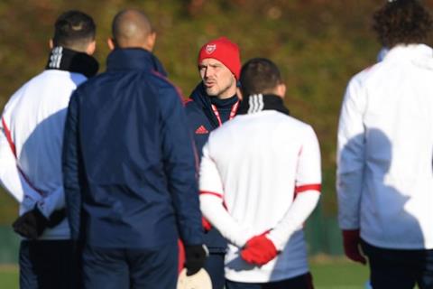 Arsenal chán nản với HLV Freddie Ljungberg  hình ảnh