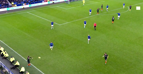 Everton 3-1 Chelsea Ném biên lỗi, Pulisic bị trọng tài cười nhạo hình ảnh