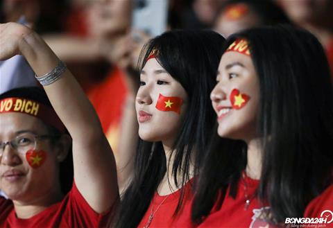 Dàn nữ CĐV Hàn Quốc xinh đẹp tới tiếp lửa cho U22 Việt Nam hình ảnh