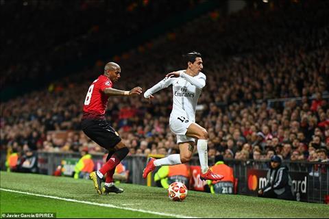 Ashley Young tung don thu voi Di Maria