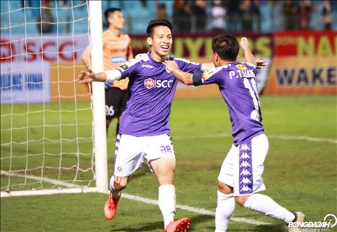 Niem vui cua Do Hung Dung khi giup Ha Noi FC co ban thang thu ba sau pha kien tao cua Thanh Luong.