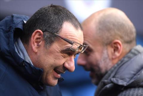 HLV Sarri dùng Pep để xin thêm thời gian ở Chelsea