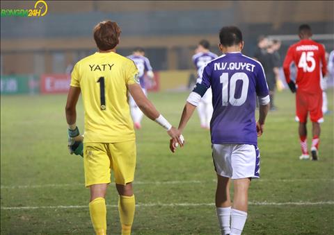 Chùm ảnh: Hành động đẹp của Văn Quyết sau khi Hà Nội hủy diệt Nagaworld