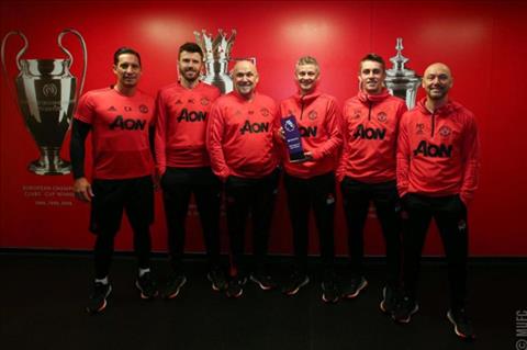 Solskjaer mang giải HLV hay nhất Premier League trong tháng về Old Trafford sau 7 năm