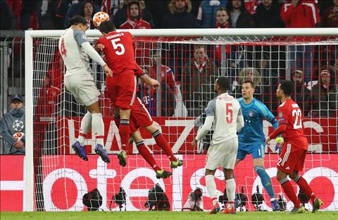 Bayern vs Liverpool Van Dijk danh dau