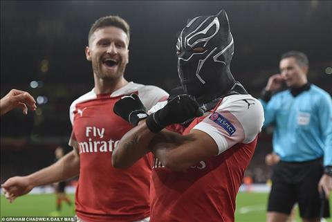 Hài hước: Niềm đam mê với siêu anh hùng và cái kết của Aubameyang!