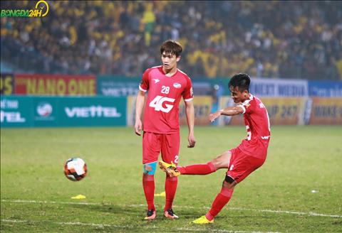 Viettel giữ sức cho trò cưng của HLV Park Hang Seo vì lo quá tải