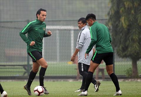 U23 Indonesia lao vào tập luyện từ sáng sớm hình ảnh