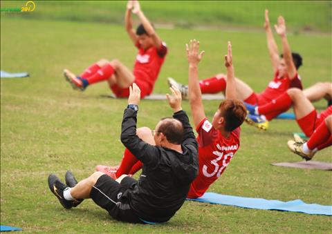 Chùm ảnh: Đáng yêu hình ảnh HLV Park Hang Seo tập cùng học trò